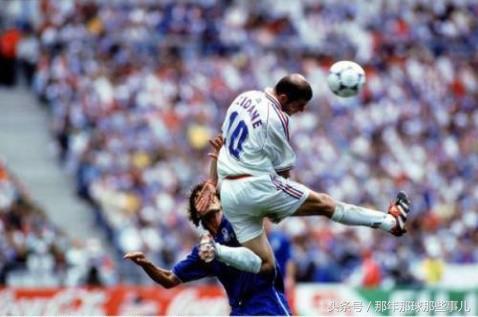 两届世界杯踢丢点球巴乔扼腕痛惜,98年世界杯法国vs意大利点球大战