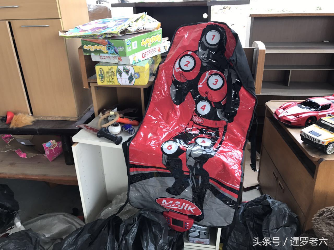 曼谷必买的小玩具,曼谷旧玩具市场