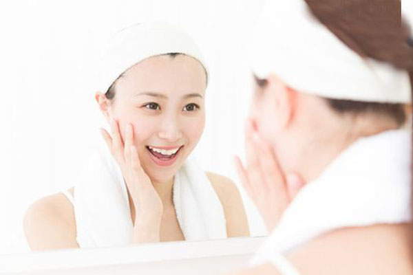 皮肤干起皮怎么用橄榄油灌肤,一到春季皮肤干痒起皮怎么办