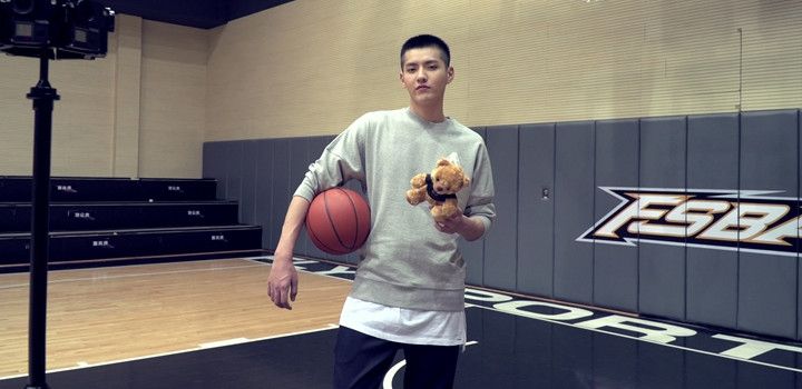 陈伟霆爱健身鹿晗喜欢足球，同是小鲜肉易烊千玺却对手串情有独钟