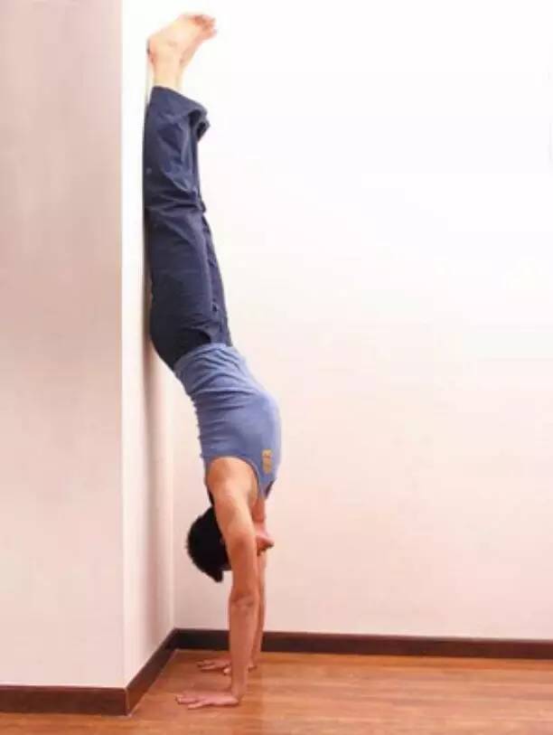 倒立不会倒立怎么可以简单倒立,不会倒立的人怎么才能学会倒立呢