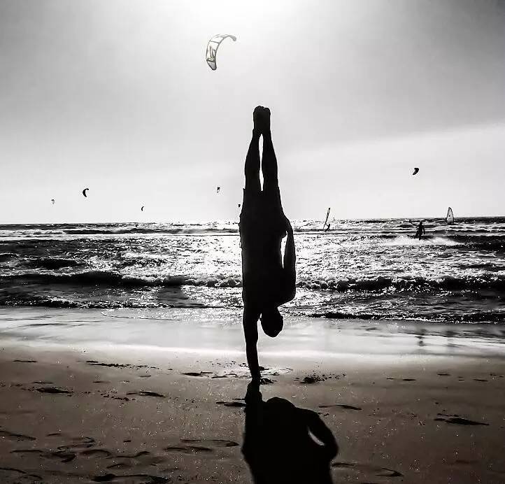 倒立不会倒立怎么可以简单倒立,不会倒立的人怎么才能学会倒立呢