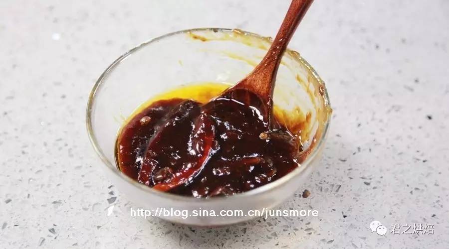 酱香味香辣鸡翅,酱香鸡翅加配菜怎么做