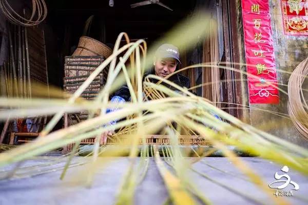 「他们的“江湖”」看点头这双巧手如何玩转竹子！