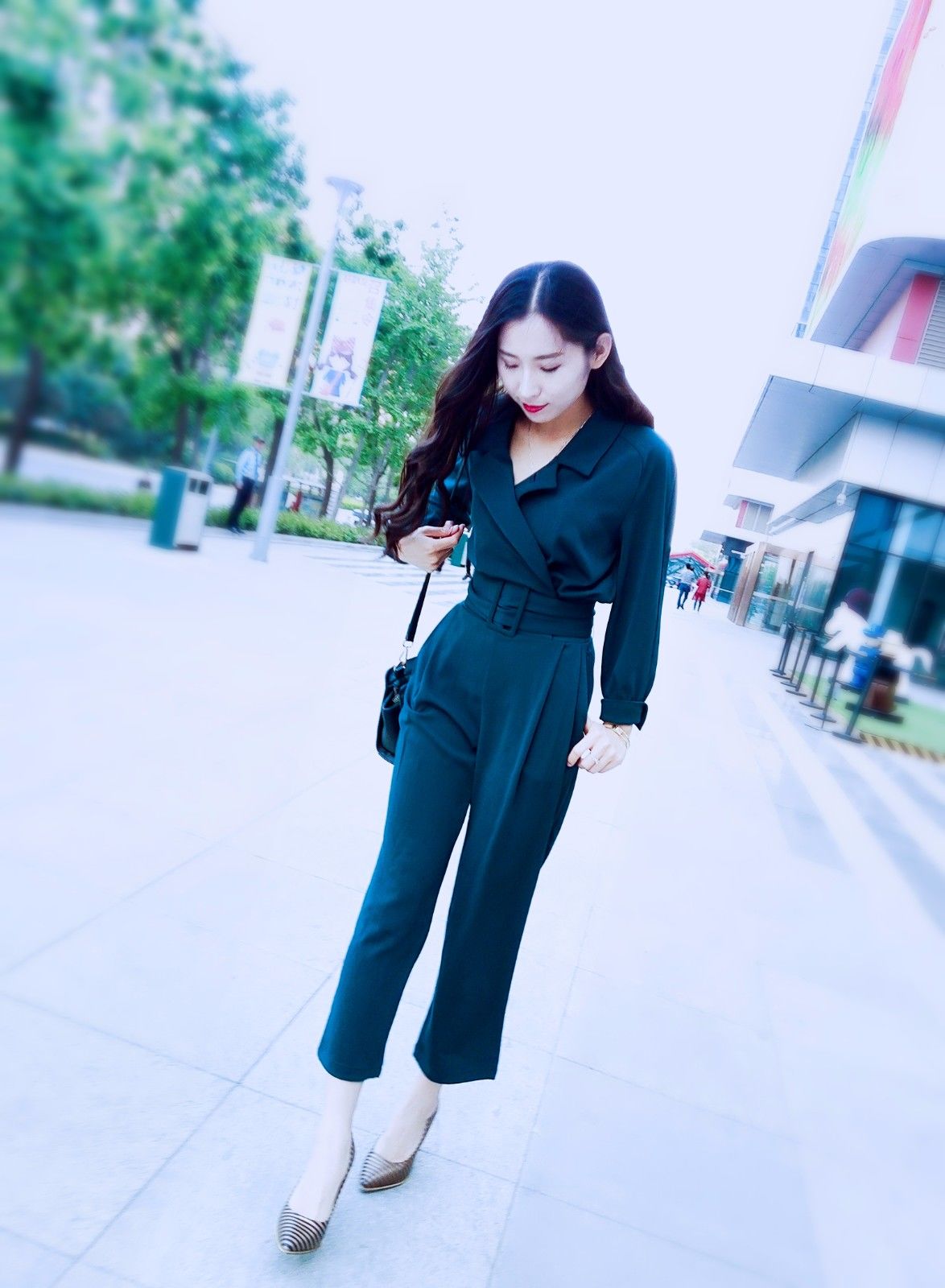 上班女郎丨女主持逆天长腿，亲身示范春日穿搭