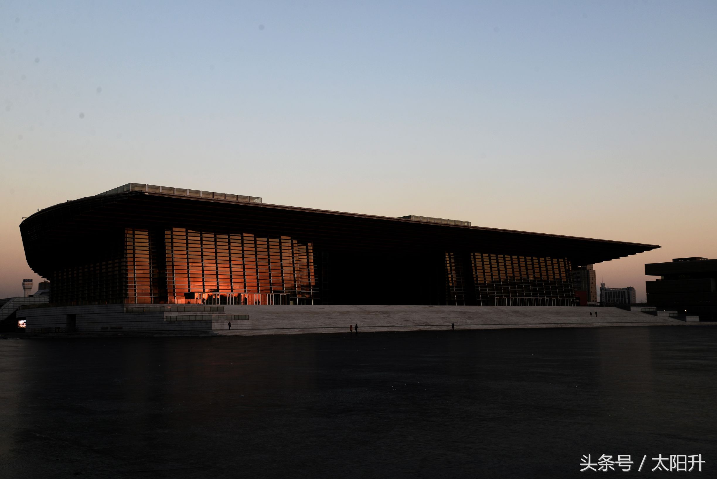天津文化中心银河夜景,天津文化中心银河广场