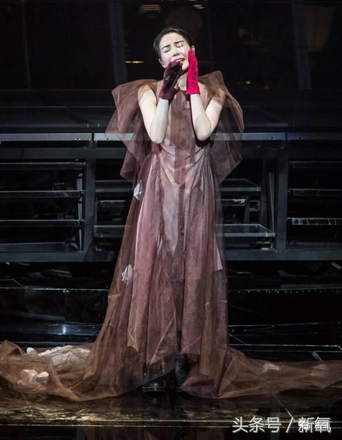 邓紫棋皮裤和别的女星对比,邓紫棋皮裤大盘点