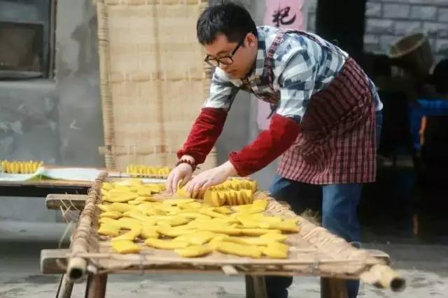 80后老师辞职回乡创业,80后教师辞职卖肉夹馍