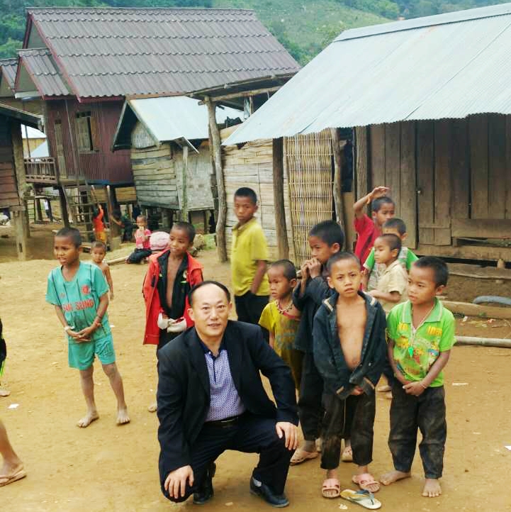 老挝街边的野生蜂蜜,老挝原始森林中纯天然野生蜂蜜