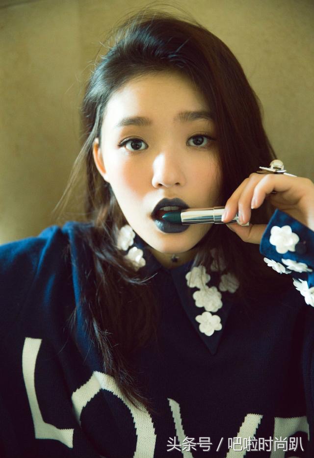 妮可基德曼穿红色高开叉长裙,妮可基德曼04年奥斯卡红毯