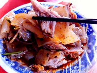 虢镇哪家烧肉面皮好吃,人生就像在玻璃渣里找糖吃