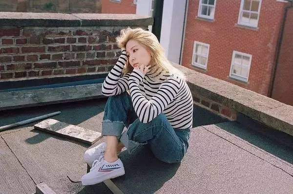 杨幂、吴亦凡都穿小白鞋出街，背后是阿迪古驰纪梵希的商业计谋