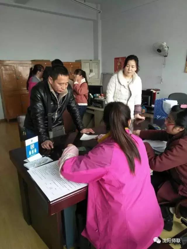 新生报名场面火爆,幼儿园报名火爆事件