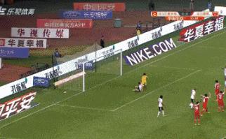 中超骂裁判名场面,裁判一脸懵逼视频