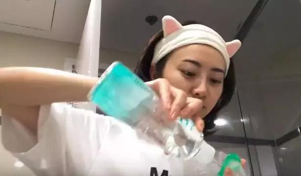 花了好几个亿都还在被黑的景甜，就这样洗个脸就红啦？！