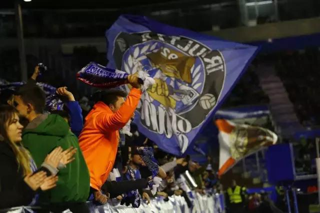 伊比利亚轶事丨足球赛场惊现篮球球衣，是友谊的象征还是？