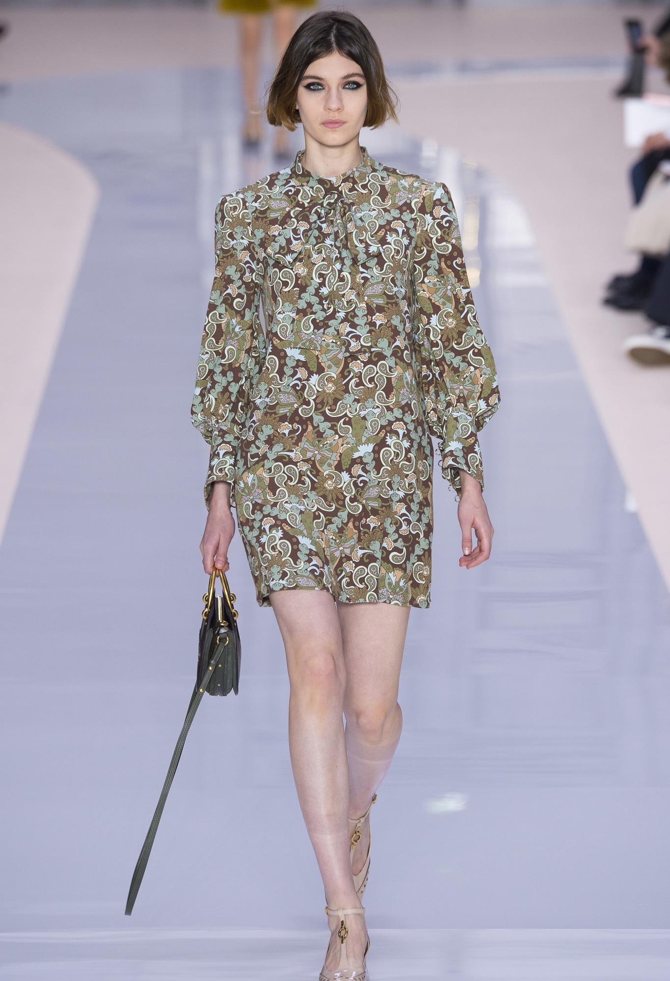 chloe最新秀,2023年chloe秋冬服装走秀