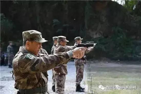 厉害了第一猛虎军！七旬中将拼“*刀刺**”六旬中将五发全中