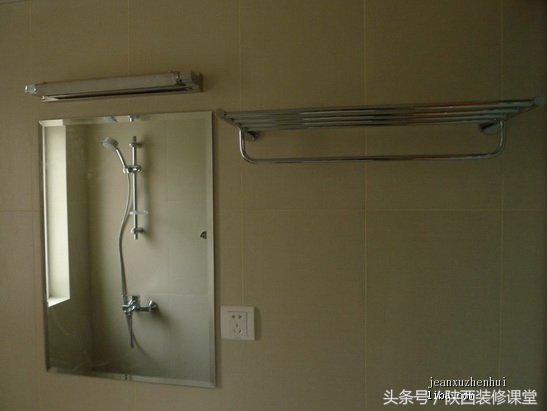 带天井的木头老房子,60平老房子一楼带院子