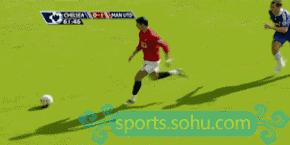 足球场上打一耳光然后假摔,足球场上被打一巴掌跳起来假摔