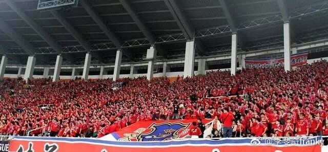 北京球迷街头,广州球迷与北京球迷对比