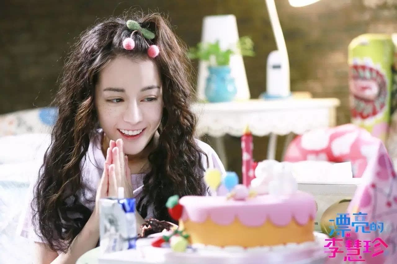 迪丽热巴19年精品购物指南 (迪丽热巴成新一代带货王)