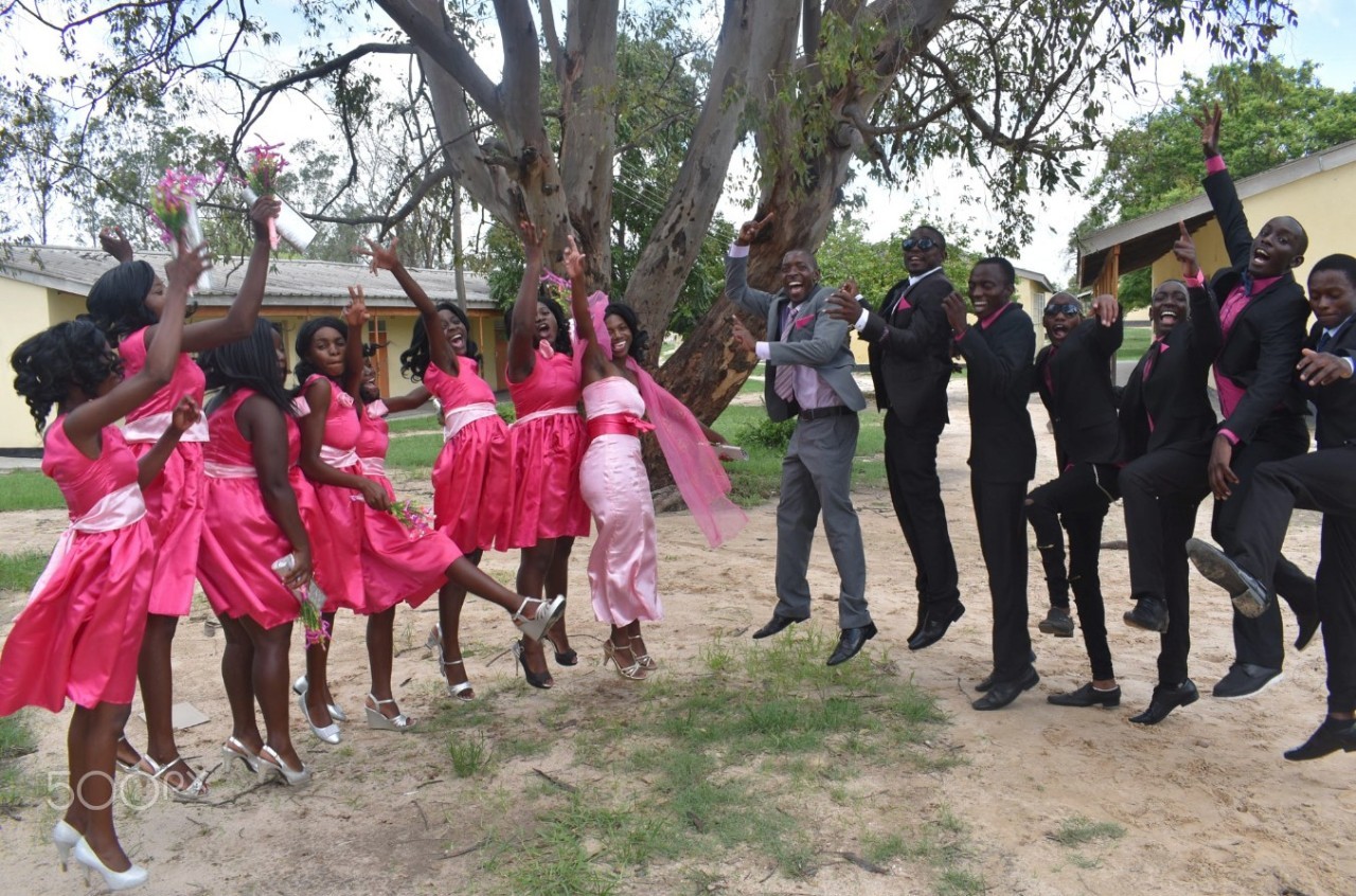 非洲现在怎么结婚?狂拽酷炫的婚礼现场给你看~