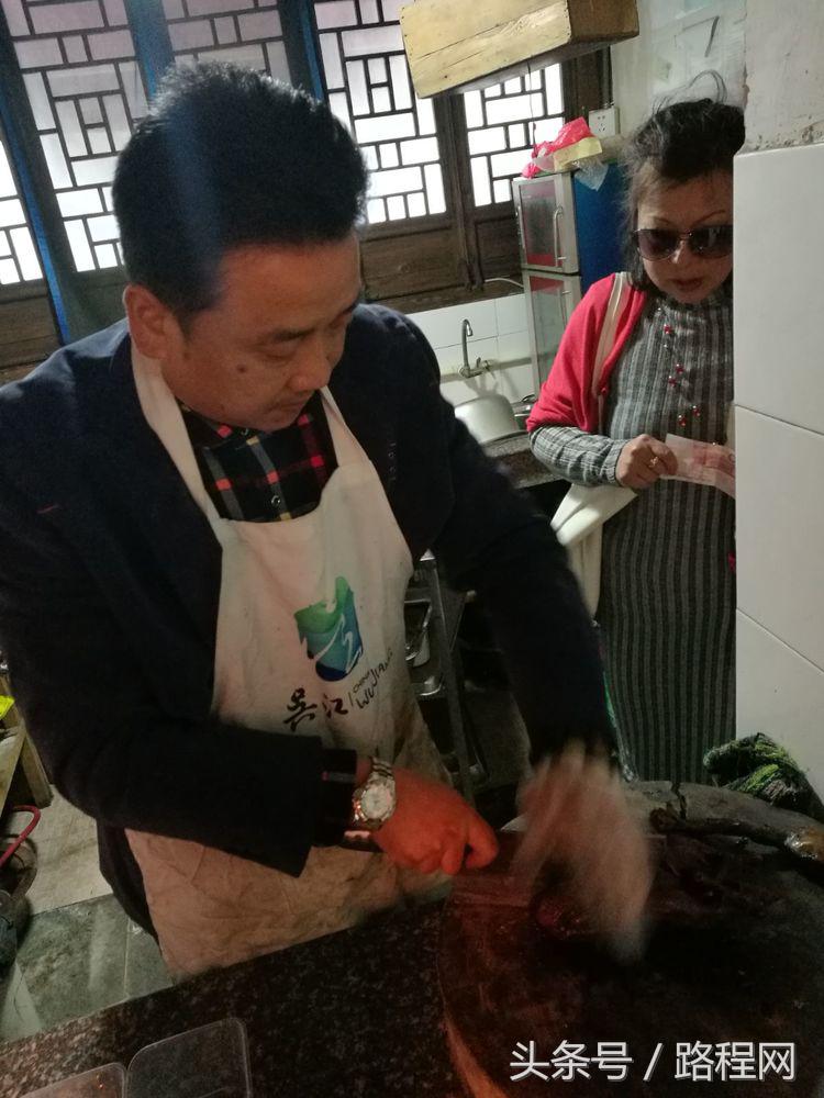 3月8日女神节，黎里古镇和内衣店聚集了一众男神女神？