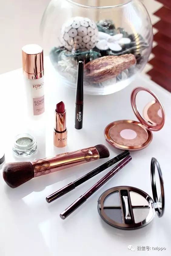 阿玛尼彩妆推荐平价款女,阿玛尼秀场时装