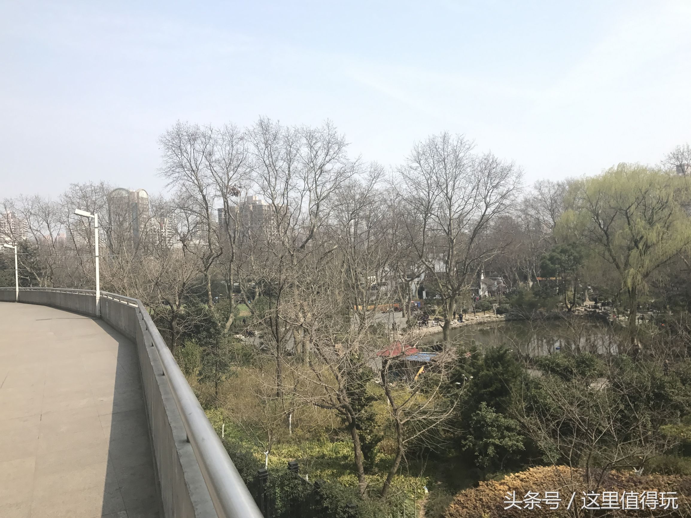 虹口足球场申花比赛,上海申花球迷为国家队加油助威