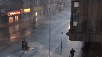 “杀人”狂风Doris席卷英国！结果又被腐国人民玩坏了……