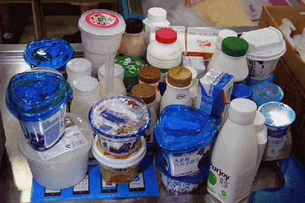 买酸奶时，不是越贵越好，认准酸奶瓶“3行字”，都是健康好酸奶