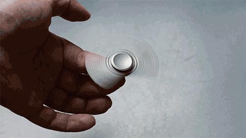 这个“陀螺”,是时下最火热的手中玩物