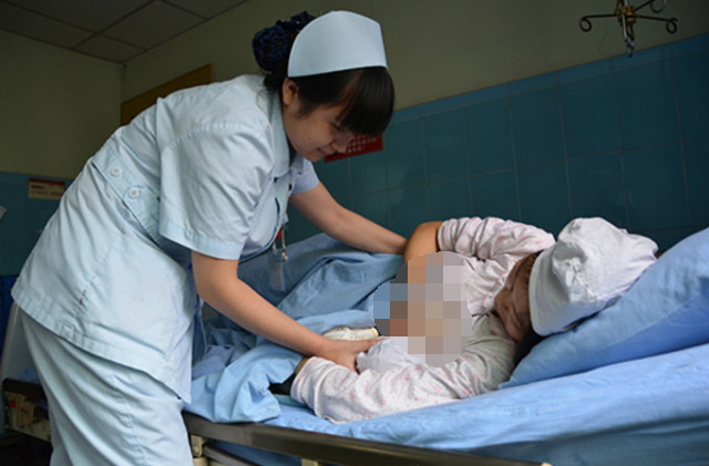 顺产宝宝为什么知道往外钻,生孩子的时候胎儿会自己往外钻吗