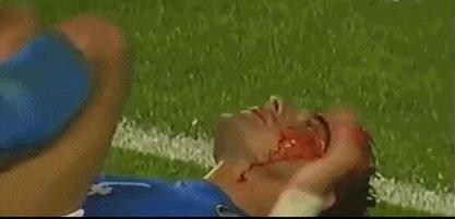 放倒孙兴慜的国足后卫,放倒韩国球员