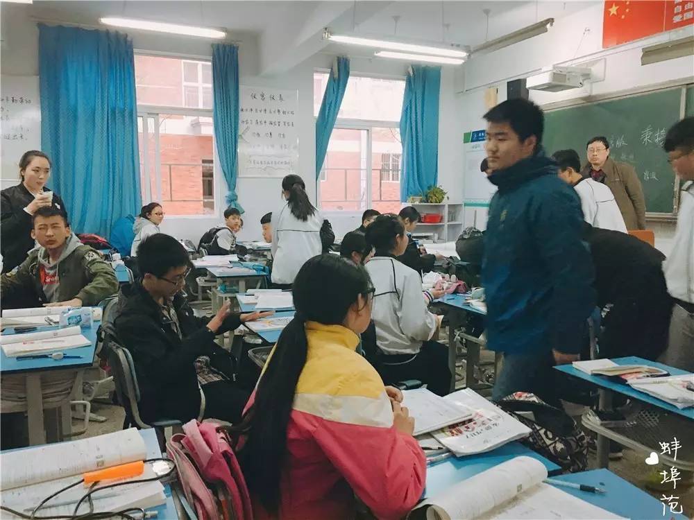 穿上校服,再去蚌埠这所学校走一遍,满满的回忆……