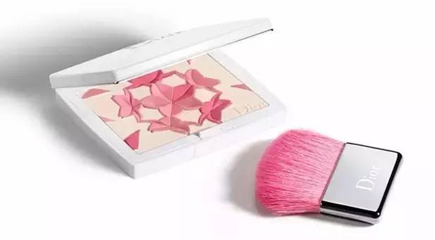 桃花妆out，轮到樱花飞升美妆上神！