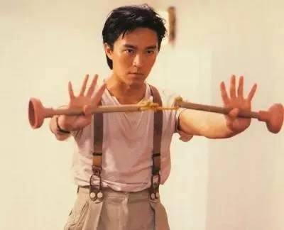 十年龙套一朝成名,星爷从跑龙套到主角是经历了什么