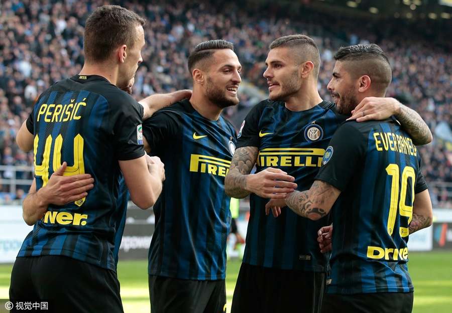 从创历史最差开局到赢球停不下来，平民主帅对这支豪门做了什么？