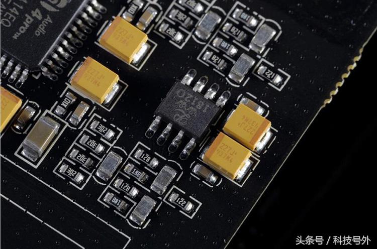 2.4寸屏+64GB+花梨木外壳，比iPhone7还逼格