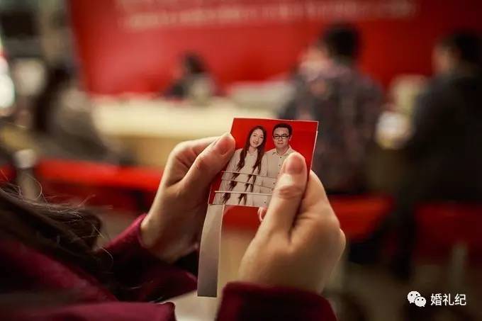 在朋友圈晒领证的那张照片,千万别学大s和奶茶妹妹!