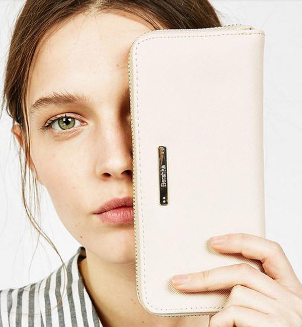 2022年最流行什么牌子钱包 (哪些品牌钱包使用不分层牛皮的)