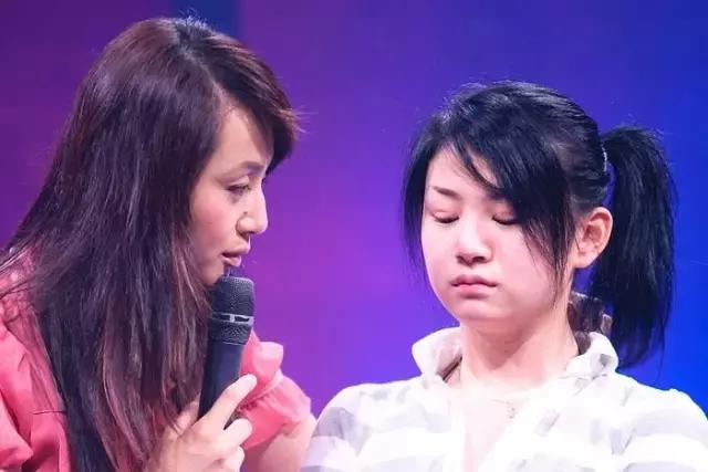 天啊,童年女神脸尖到不敢认,这是老了还是整容?