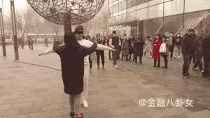 我出柜了，你愿意给我一个拥抱吗？