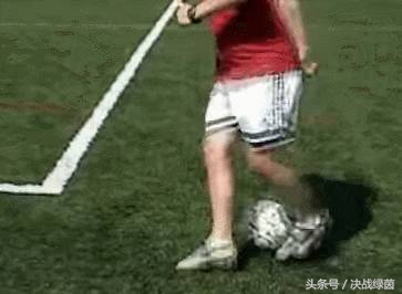 齐达内足球转身过人集锦,足球凌空挑球转身过人