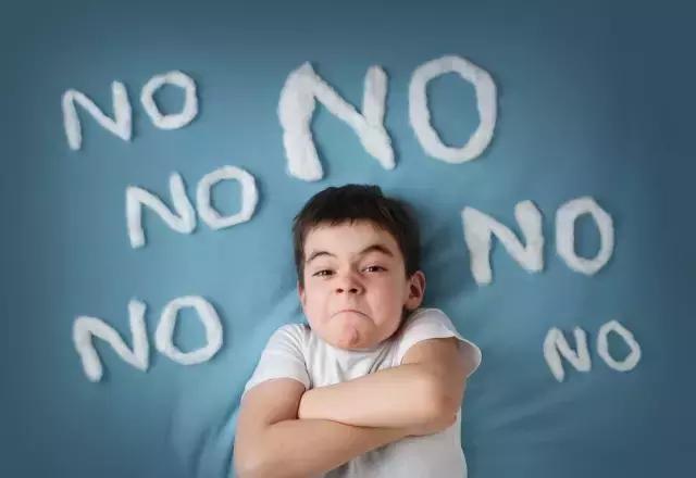 怎么给情绪暴躁的孩子讲道理,脾气犟的孩子怎么治