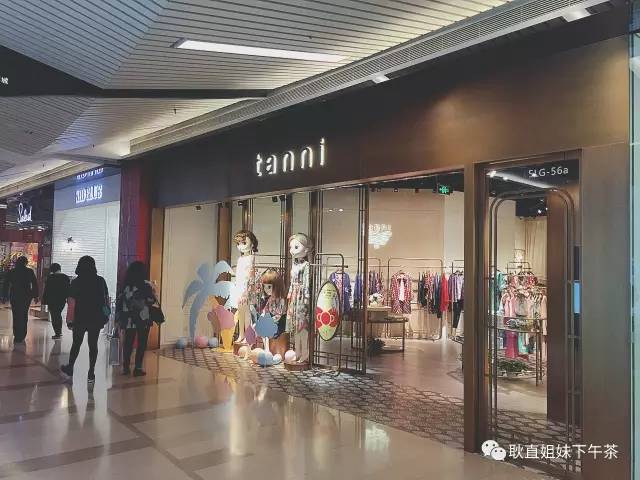 上班族福利:耿直姐妹三分钟带你逛完宇宙中心——三里屯