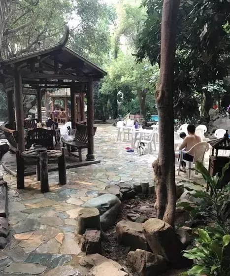 一起泡温泉的奢侈的享受,夏日一起泡温泉