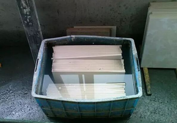 瓷砖分为玻化砖还有什么砖,瓷砖全部同一种颜色好吗