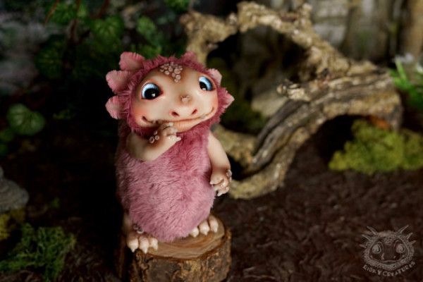 她做的娃娃表情都好奇怪啊！